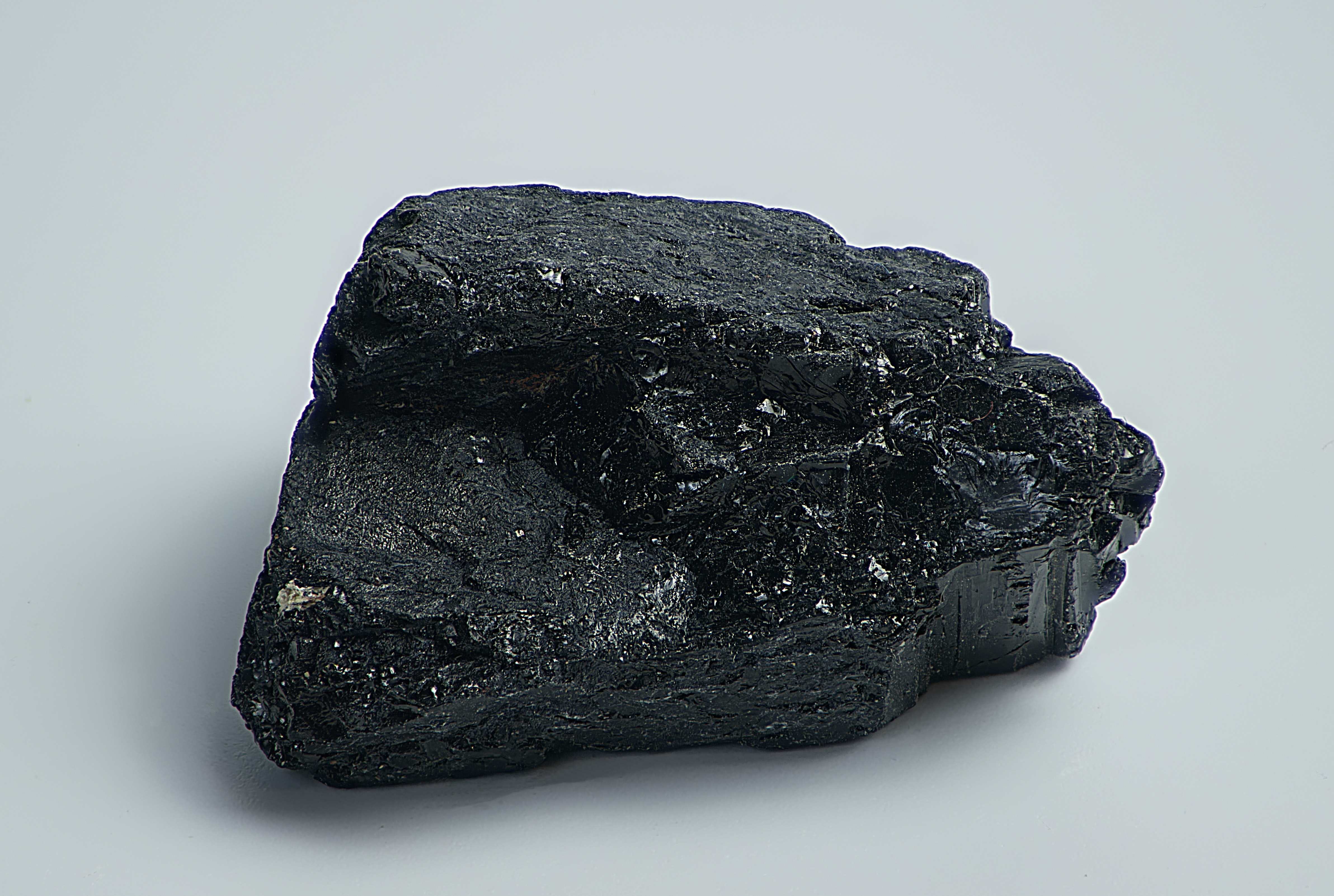 塞拉利昂铁矿石图片