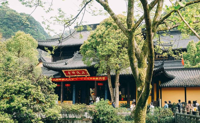 浙江诸暨隐藏着一个小雁荡,风景秀丽,是天然的山水画卷_禅寺