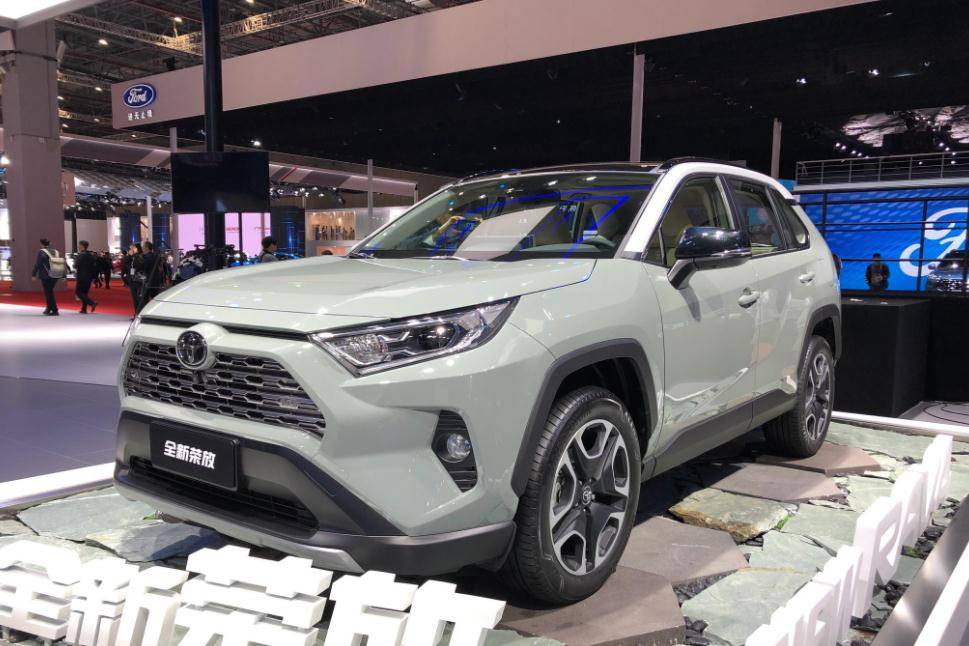 全新領克01對比豐田rav4榮放哪一輛suv更能滿足你的需要