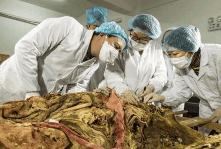 原创黑龙江发现清朝诰命夫人墓墓中女子姿势扭曲腿间还有黑色物质