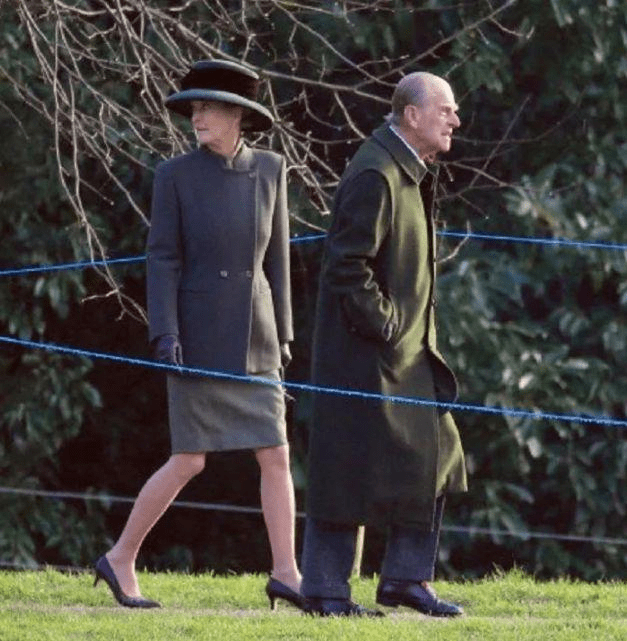 她是菲利普亲王最著名的情人,短发像戴安娜,年轻时气质不输女王_彭妮