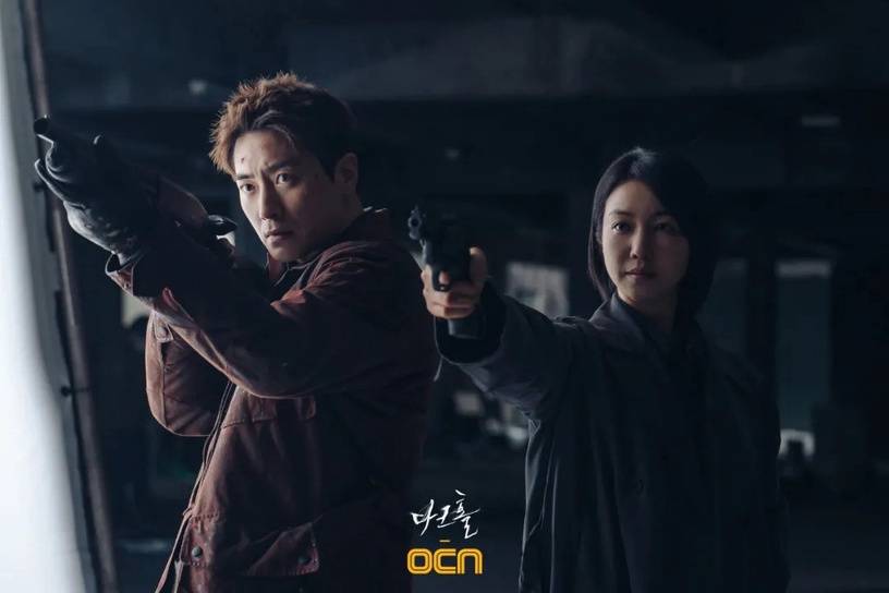 图片来源:ocn《黑洞》《黑洞》讲述人类吸入从一个神秘黑洞冒出的一缕