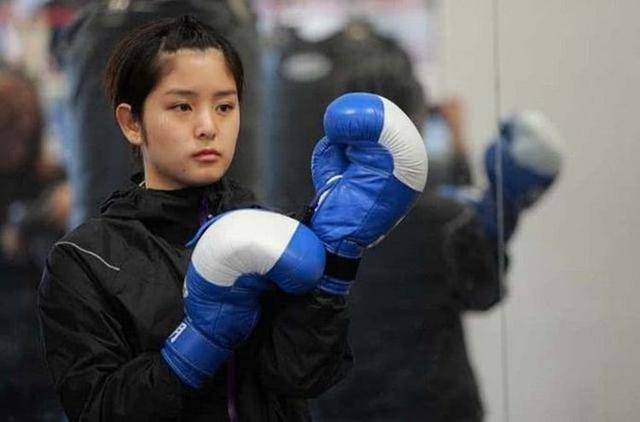 她是日本最美女拳王 却因美貌走红 长相漂亮却依旧单身 伊藤沙