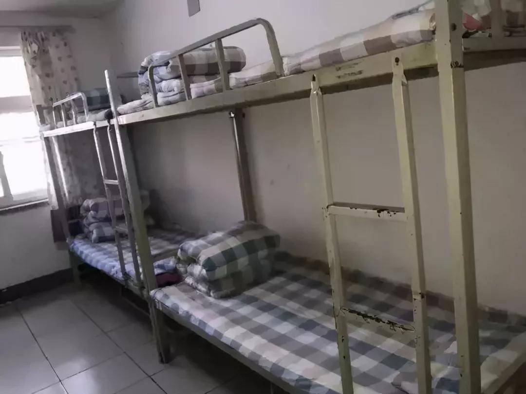 2021年郑州小升初择校必看的12所热门民办初中食宿情况集合_宿舍