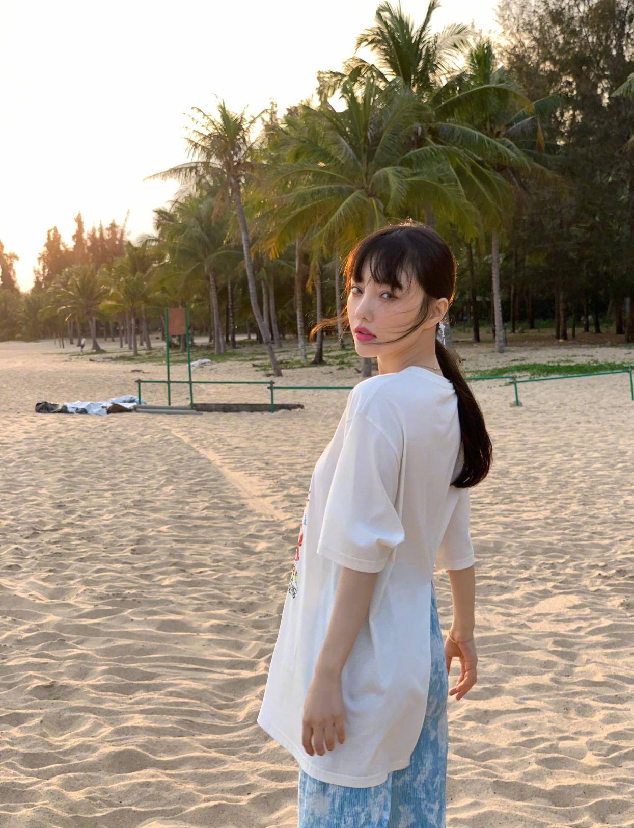 李小璐遭说唱圈歌手嫌弃ty呼吁别脸盲也色盲他头发是蓝头发的