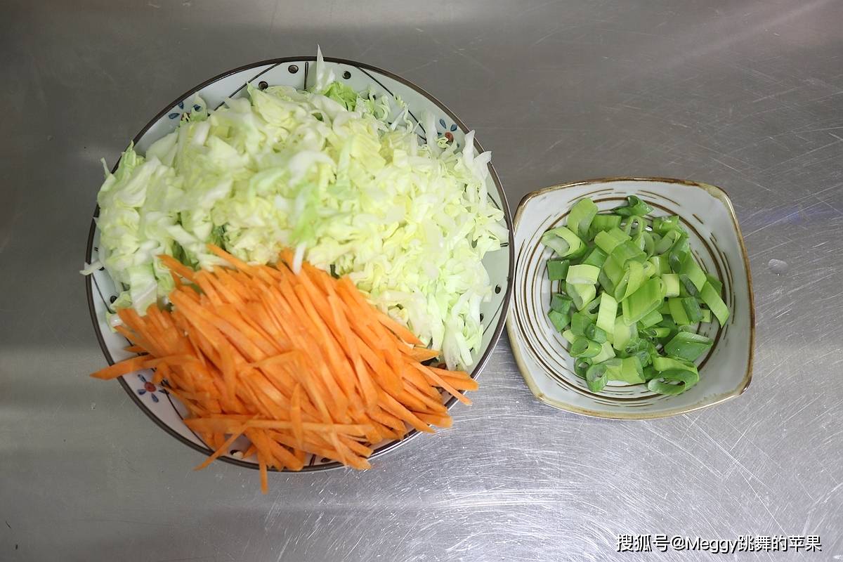 原创
高考营养晚餐巧搭配,3菜1汤,“牛气冲天”真下饭
---【牛气冲天——洋葱炒牛肉】------【青红椒炒白玉菇】------【圆白菜粉条】------【鲜美鸡汤】---
