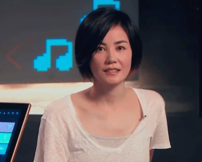 毕竟在歌手圈子中,王菲可是有了无可超越的咖位