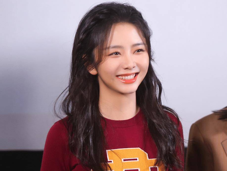 原创谭松韵现身影院宣传热剧网友随手一拍30岁状态我没眼花吧