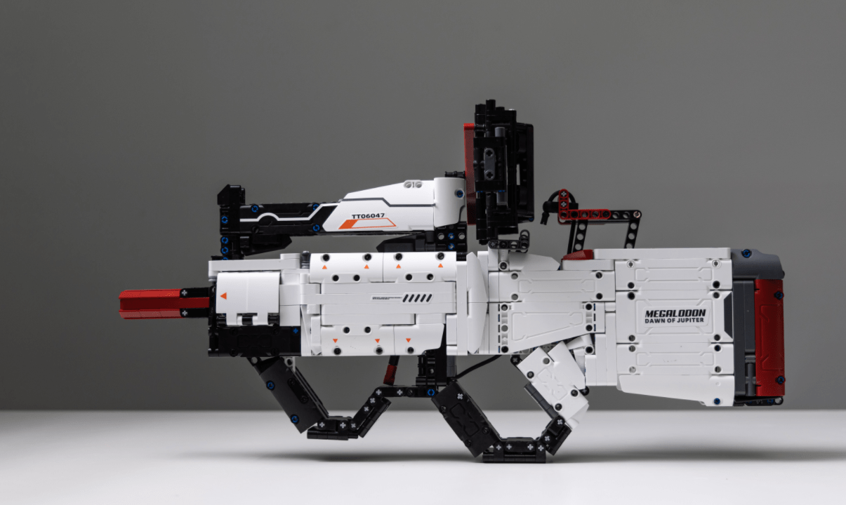 打开app里的ar游戏,扣动扳机时会带动机械结构触碰手机,从而完成射击