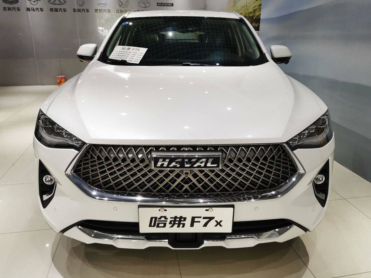 车身尺寸方面,哈弗f7x(参数|图片)的长宽高为4620/1846/1660mm,轴距是