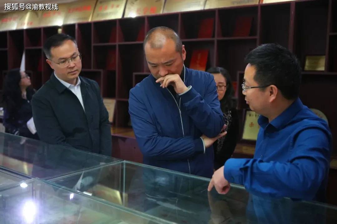 重庆市江北区教委主任李四川莅临新村实验小学调研指导工作