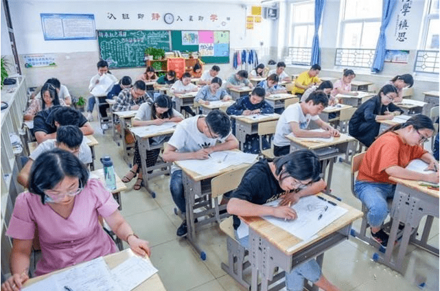 武汉600名教师做中考题,多名理科老师掐点交卷,是能力不行吗?_考试