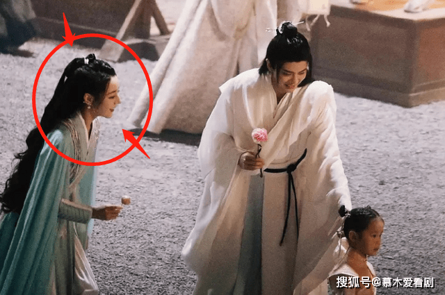 任嘉伦迪丽热巴拍摄《驭鲛记,最新场照曝光,网友:神仙颜值