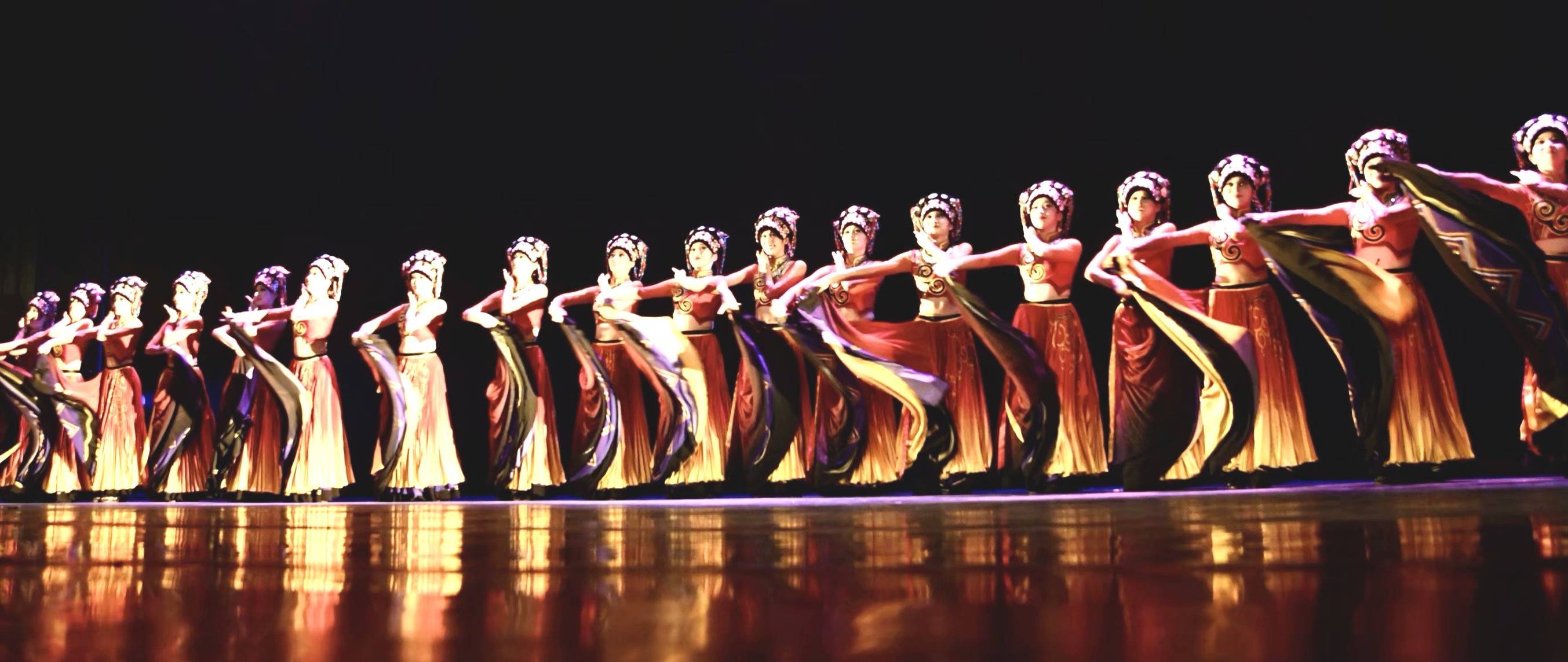 美不胜收舞翩跹贵州民族大学举行毕业舞蹈表演 51站台网 免费发布信息网 分类信息网 免费分类信息门户