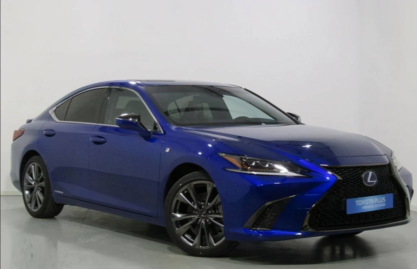 雷克萨斯es运动版实拍熏黑套件25混动引擎比奥迪rs4帅气