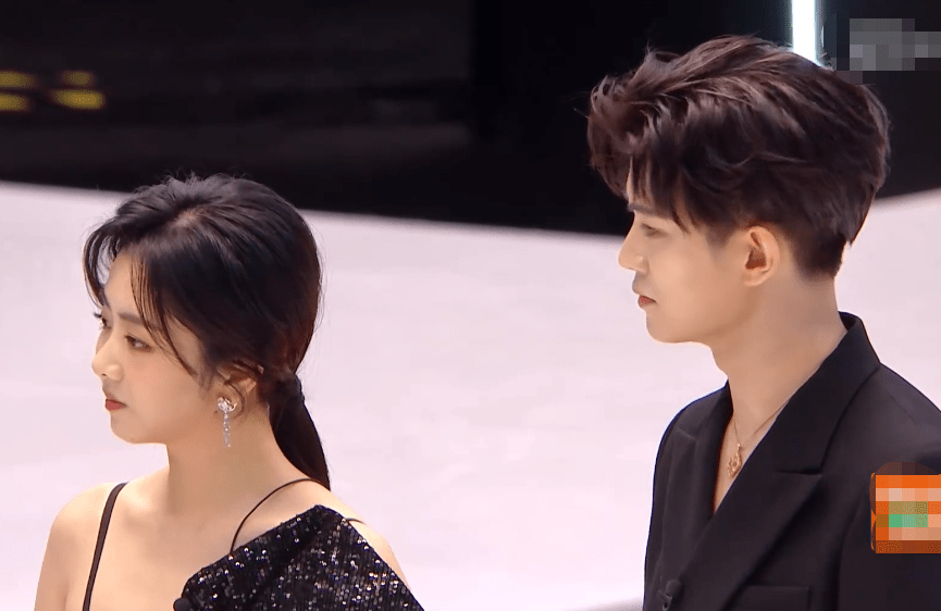 有一种说法是,在当晚的活动中,任嘉伦和谭松韵再次进入同一档的画面