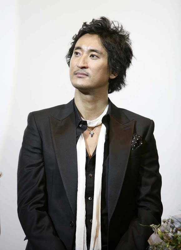 知名男星官宣三胎产女,小12岁妻子颜值高,是钟丽缇前男友_申贤俊