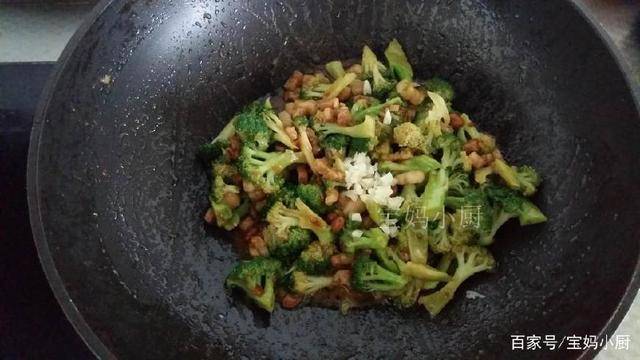 做法|这菜对身体最好，要常吃，放点它，老下饭了，女人和孩子更要吃