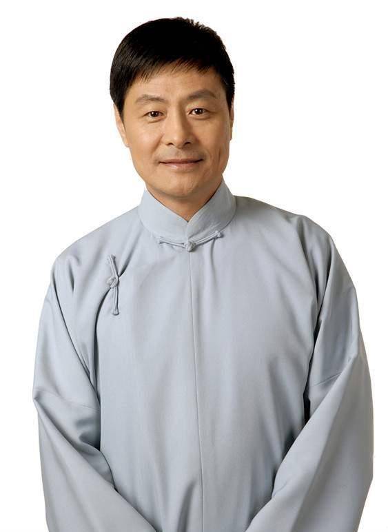 他曾是冯巩搭档,春晚爆红却远走国外,回国后因酒驾入狱事业不顺_刘伟