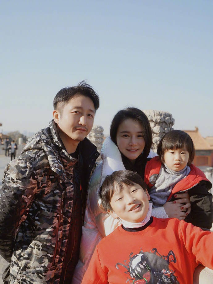 冉莹颖推崇女性生育自由论,与拳王生3娃,老大香港籍老二美籍_邹市明