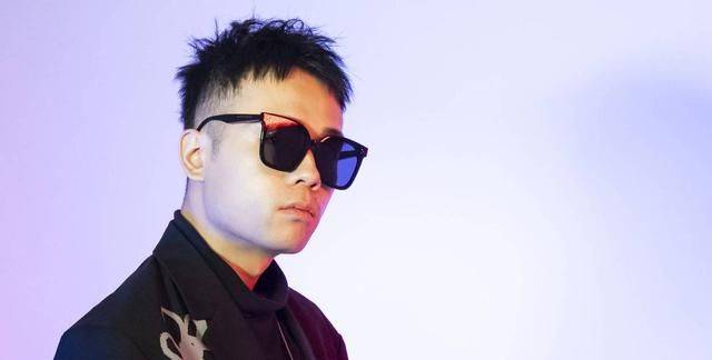 董九涵得到郭德纲老师破格提拔从霄字变成九字从师弟变成师哥