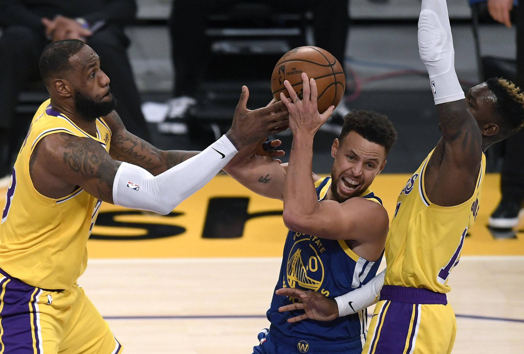詹姆斯称库里是mvp!球迷:恐有另一层含义