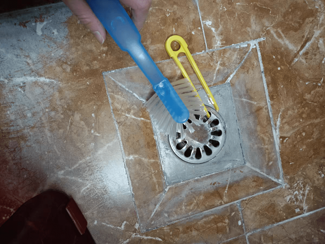 纸尿裤堵住下水道怎么办（厕所被尿不湿堵塞）