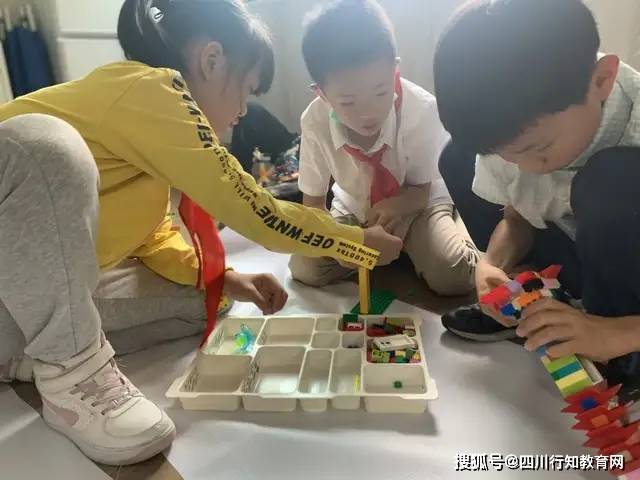 怎么用乐高搭学校_用乐高积木搭小房子(2)