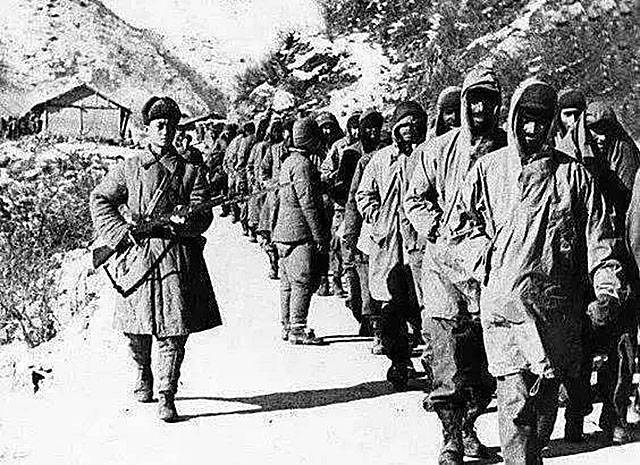 1950年为考虑出兵朝鲜 伟人连续服三次安眠药 却依旧睡不着 中国