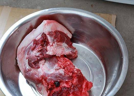 猪身上有一块肉叫做槽头肉买时擦亮双眼肉贩自己都不吃