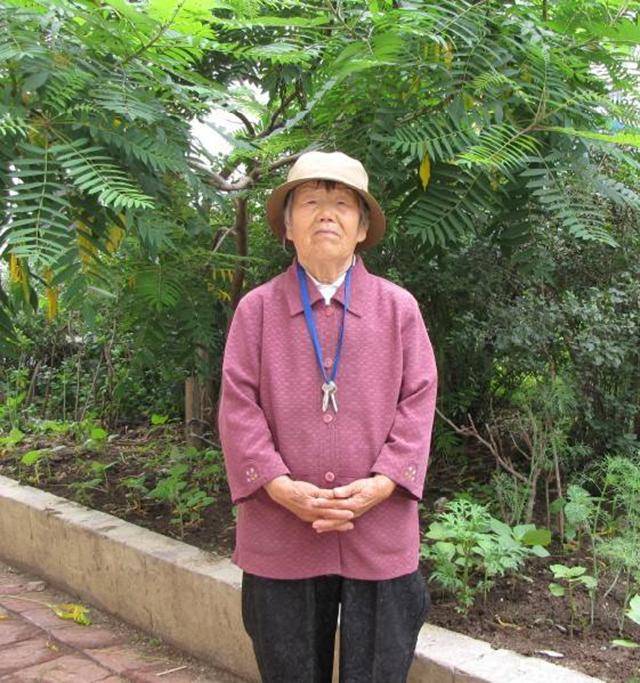 卖菜女工变副国级干部,晚年还成企业家,肯钻研就能战胜一切_李素