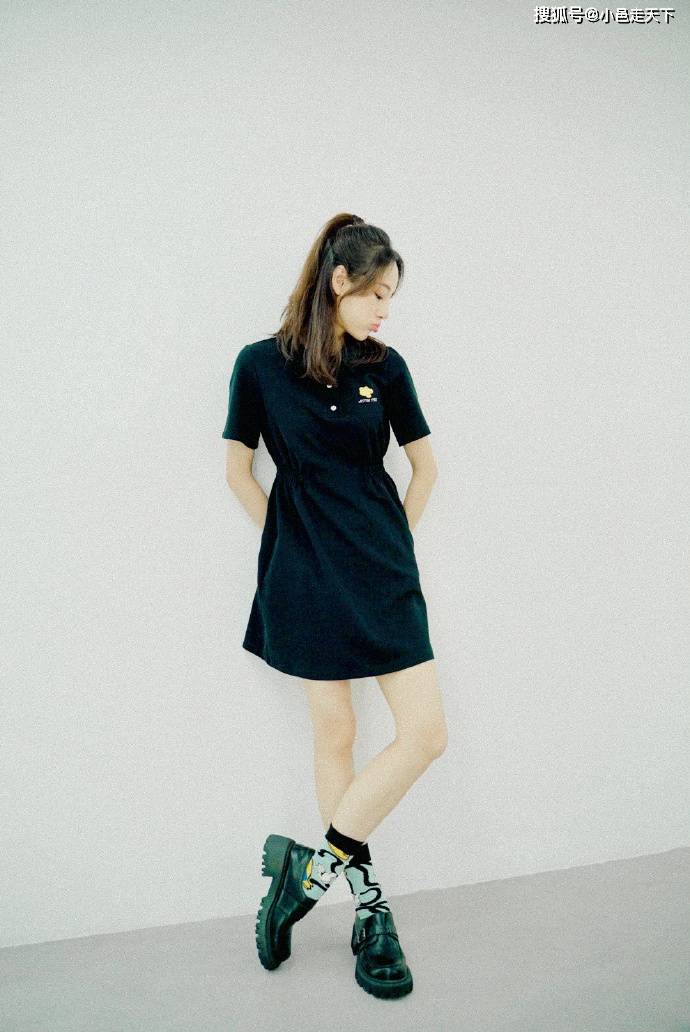 赵圆瑗百搭小裙子性感写真