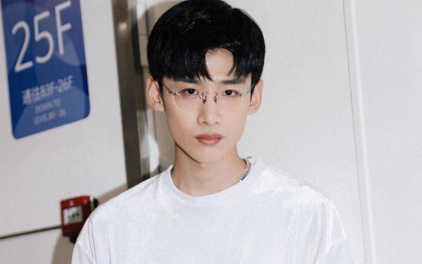 全国高中排行_全国公认十大校草排行榜,李易峰排第六,榜首实力与名次并存