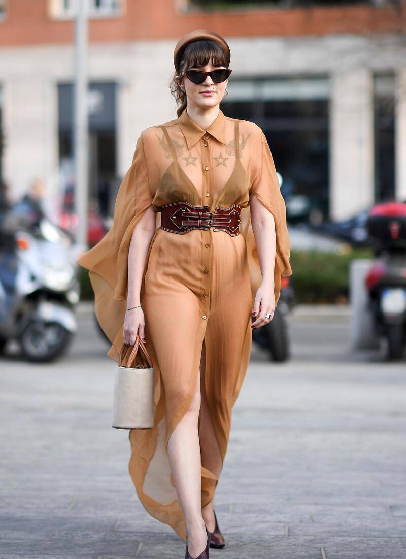 微胖女人穿的套装40岁左右穿的 dfa4b6ec8e494263b5044dd3c39ab698.jpeg