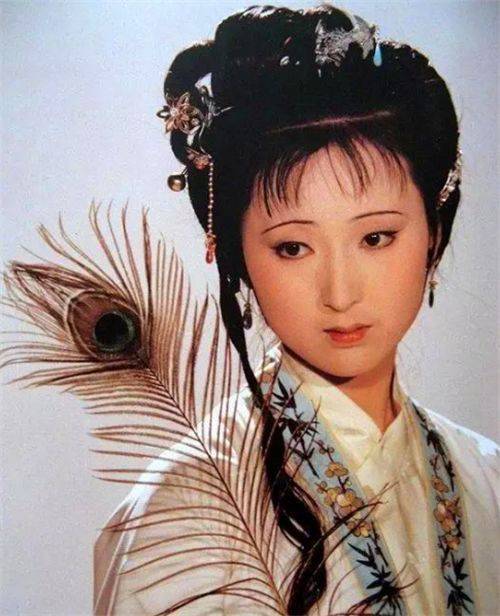 周迅16岁时曾做人体模特，留下26幅画，成名后其中一幅拍出184万_搜狐网