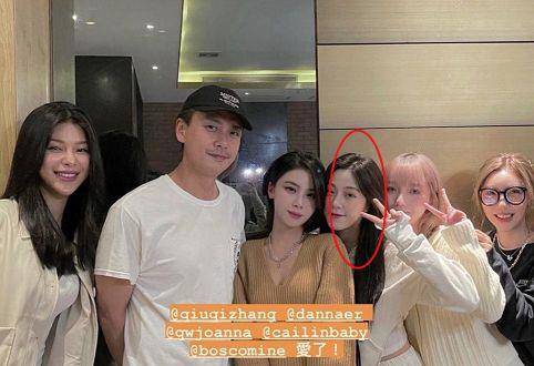 原创下一个郭富城黄宗泽被网红美女簇拥合影稳站c位