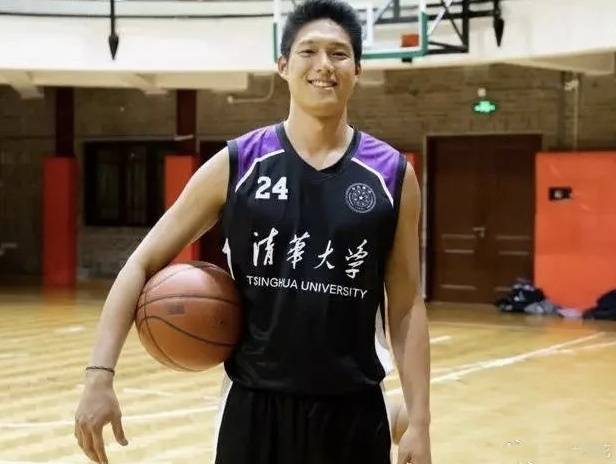 原创王子文520解锁秀恩爱新姿势,吴永恩双肩背起王子文,网友直呼这波