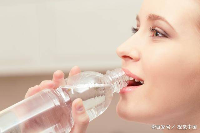 喝淡盐水时，要注意喝水速度想要通过喝淡盐水减肥，喝水的速度也是有一