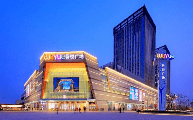 商业配套方面,既有老牌商场月坛商厦,生活底商,水果店,快餐店等一应俱