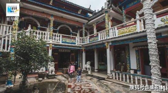 老人花21年将危房改成“龙宫” 院内雕了200多条龙