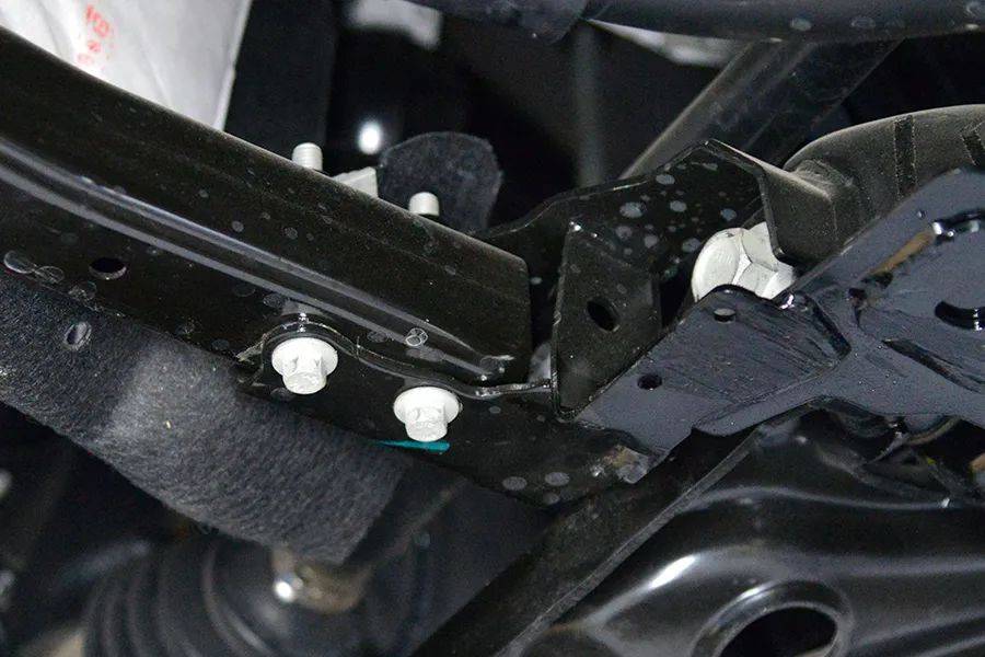 看看新款福克斯的底盘如何,为什么究竟卖不好?