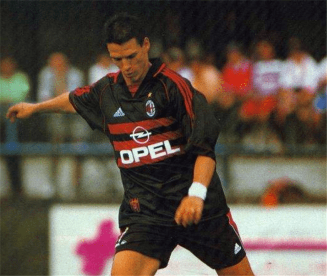 被转会耽误的拜仁奇才,投米兰遇马队,大费周章赴利物浦却遭冷落_齐格