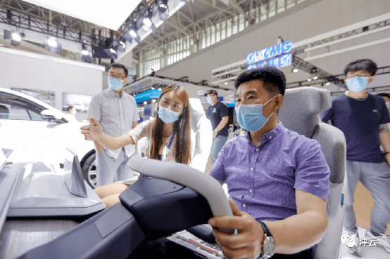 机器人|智能科技展上，这些“黑科技”亮了！