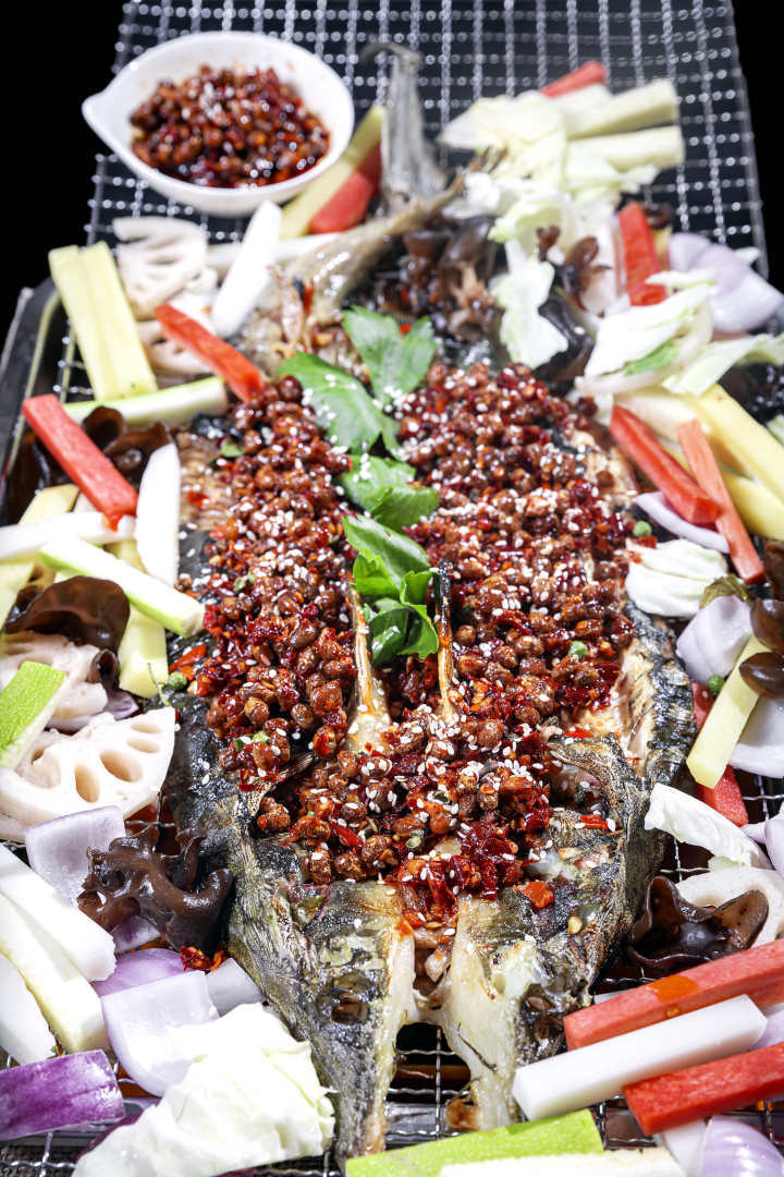 你喜欢怎样吃鲟龙鱼呢?_清蒸