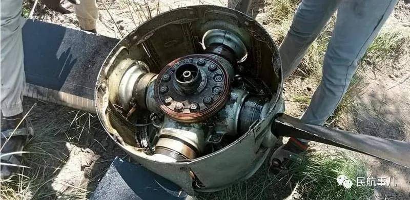 飞着飞着,飞机螺旋桨没了