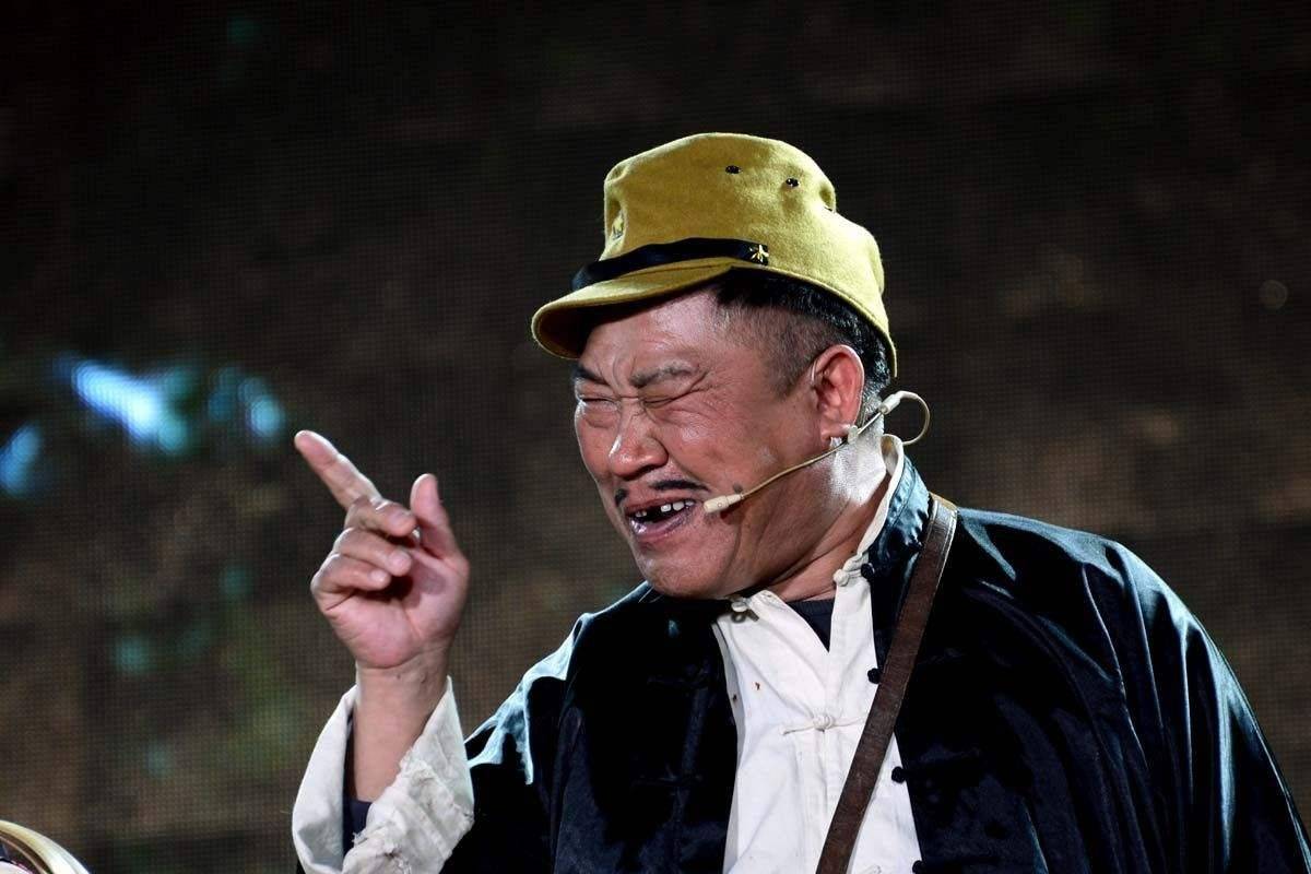 他被称为中国第一丑星,因长相只能演反派,如今却娶