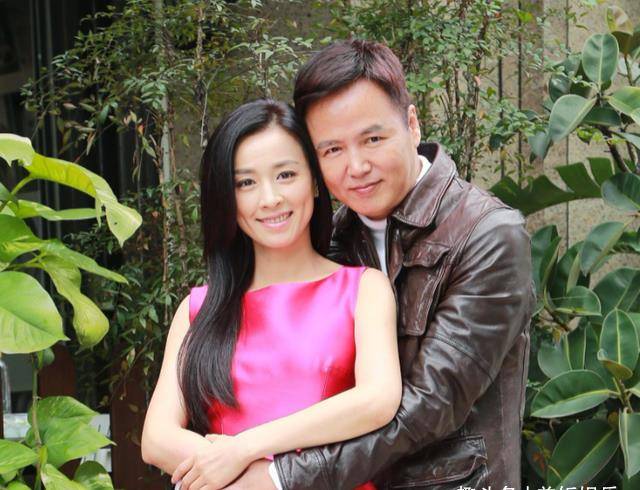 林瑞阳庆生排场大自家17亿大楼连办两场张庭下跪示爱激动落泪