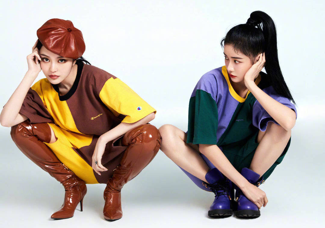 周扬青蔡卓宜闺蜜合体时尚大片酷飒甜美似双生花