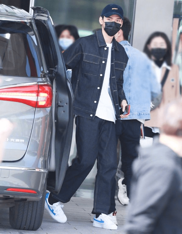 国潮来袭肖战穿回力阳光帅气中国制造原来这么好看