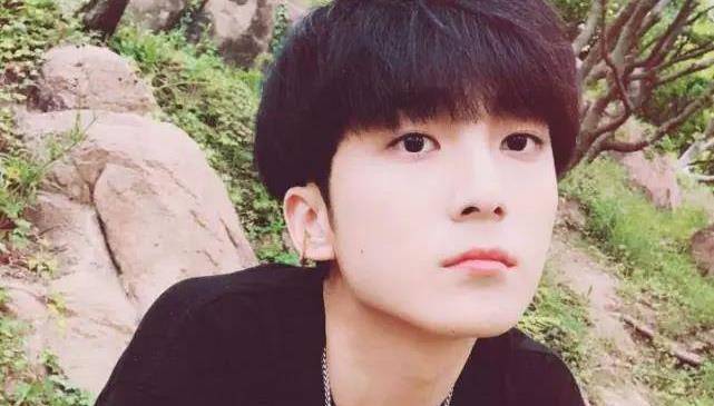 女方承认恋情,自称是粉丝"爸爸"_罗奕